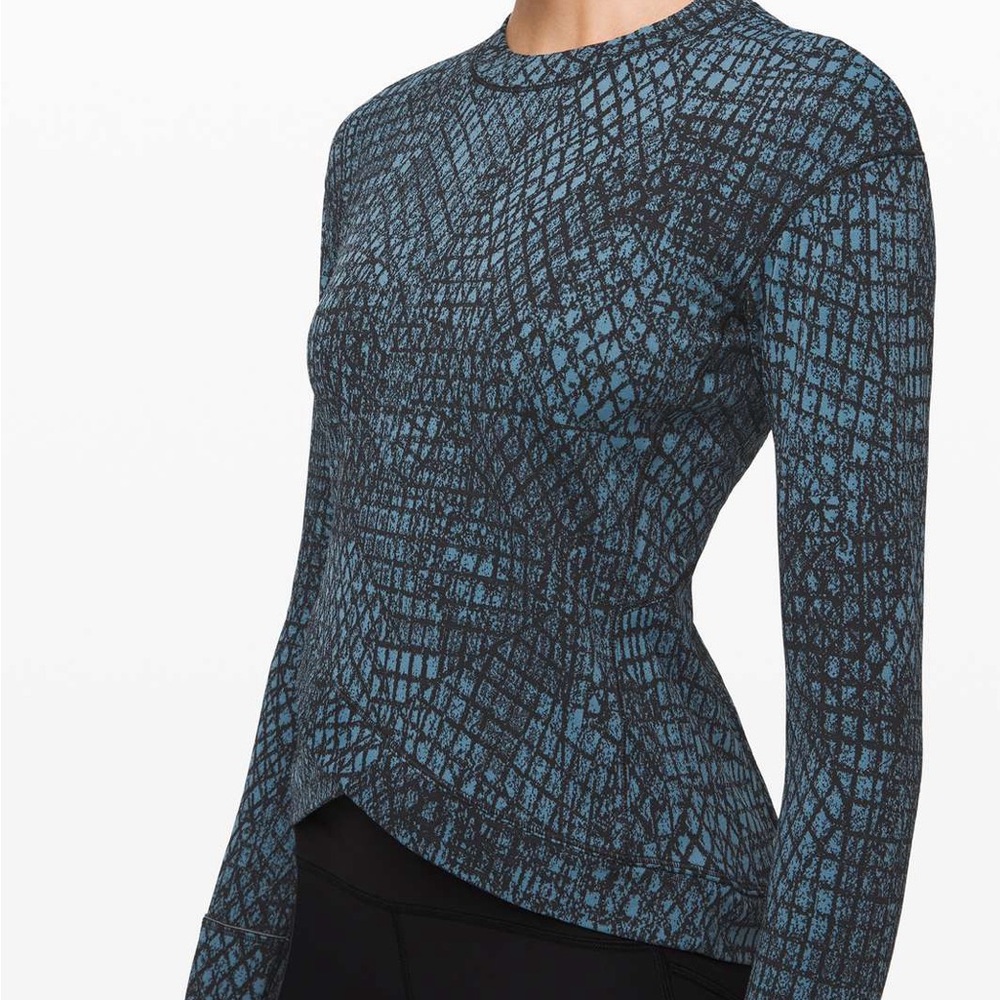 Lululemon Close to Crossing Long Sleeve 
Tectonic Jacquard Shipmate Black
Size S